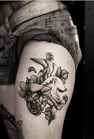 Мода жени крака личност гълъб роза татуировка модел картина