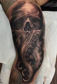 腿上的章魚紋身圖案