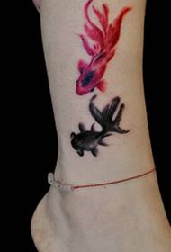 Beautiful and beautiful goldfish tattoo pattern picture on the foot