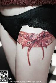 Червоний мереживний лук татуювання візерунок