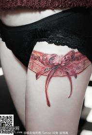 Motif de tatouage noeud de dentelle rouge