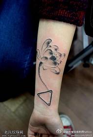 Arm lotus point tövis kis friss tetoválás minta