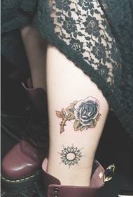 Kaki modis hanya mawar indah gambar gambar tato