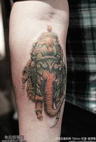 Longevidad y rico tatuaje de elefante