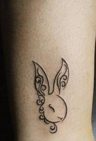 Tus qauv ntxim hlub luav tattoo