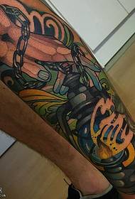 Modello tatuaggio lampada a olio dipinta a vitello