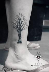 Kis fa tetoválás minta a borjú