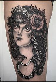 Schenkel schöne Prinzessin Tattoo Muster