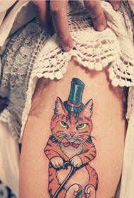 Красива снимка женска котка татуировка модел на модни женски крака