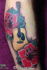 Občutljiv vzorec tatoo za violino