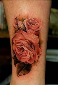 Kaunis ruusu tatuointi kuvio kuva jalka