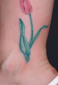Skaisti skaists tulpju ziedu tetovējuma modeļa attēls
