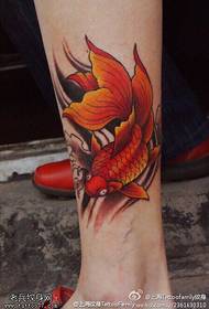 Намунаи Lifelike koi tattoo