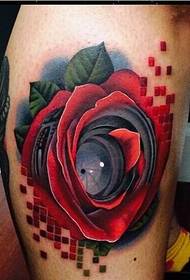 Personalidade de perna de moda bela rosa padrão de tatuagem