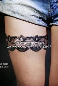 Bellissimo tatuaggio con pizzo