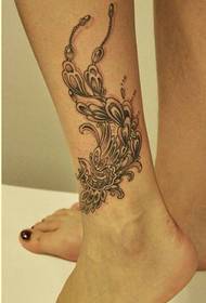 Foto hermosa del patrón del tatuaje del fénix femenino