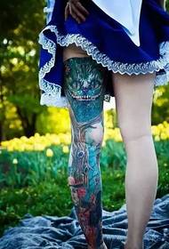 Jūs esate gėlių kojos tatuiruotė, kurios ieškau.