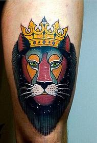 Módní noha osobnost lví koruna tetování vzor obrázek