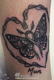 Hjärtformade fjärils tatuering mönster för kalv