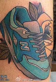 New Balance tatoet op 'e dij