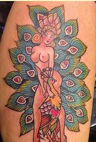 Piernas de personalidad de moda hermosas imágenes de patrón de tatuaje de pavo real