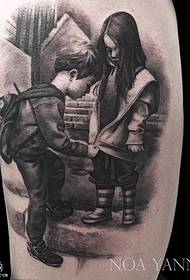 大腿的两个小孩纹身图案