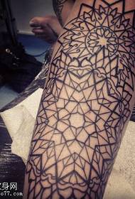 Modello tatuaggio classico elemento geometrico vaniglia