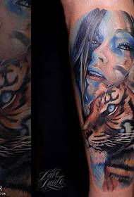 Mtindo wa tattoo ya tiger nzuri