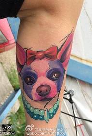 Узорак тетоваже кућног пса на телету
