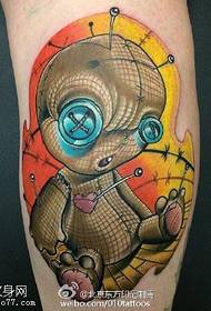 Model Alien tatuazh në viç