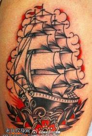 精美的帆船纹身图案