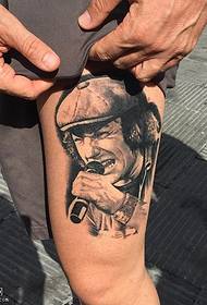 Mfano wa mwimbaji wa tattoo