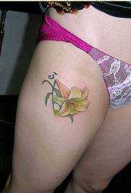 Cantik kaki wanita seksi lily tatu corak gambar