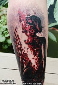 Modello di tatuaggio rosso bella ragazza