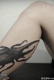 Bunda tetování vzor na tele