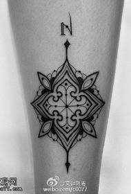 Modello classico tatuaggio tradizionale alla vaniglia