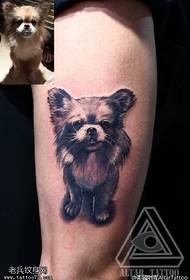 Söt husdjur porträtt tatuering mönster på låret