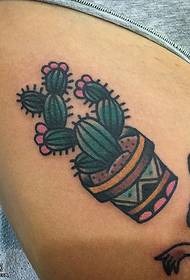 Kaktus tatueringsmönster på låret