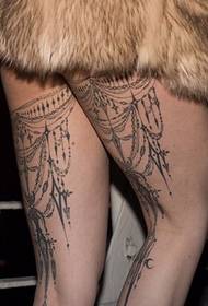 Blomma ben tatuering är inte samma personlighet mode