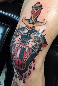 Yakagadzirwa nemusoro tattoo tatto pamusoro pebvi