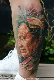 Patrón de tatuaje de anciano amable y tranquilo