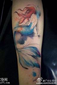 Patró de tatuatge de sirena de tinta de color de la cama