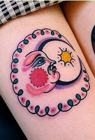 Lindas pernas femininas lua tatuagem padrão imagem