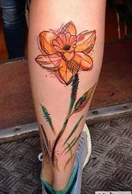 Чернильный цветок на ноге