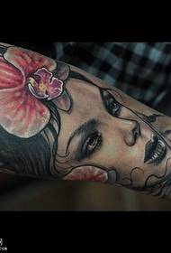 Modellu di tatuaggi di bellezza orchidea