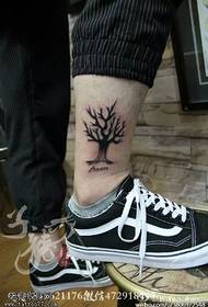 Bela árvore velha flor corpo tatuagem padrão com haste