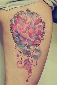 Malet smukt lotus tatoveringsmønster