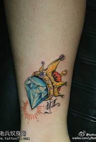 Modello bellissimo tatuaggio gioiello corona