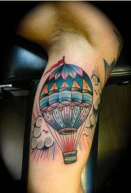 Persoonlikheidspote pragtige kleurvolle warmlugballon tatoeëerpatroonfoto's
