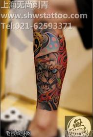 Modello di tatuaggio vintage classico dipinto di prajna